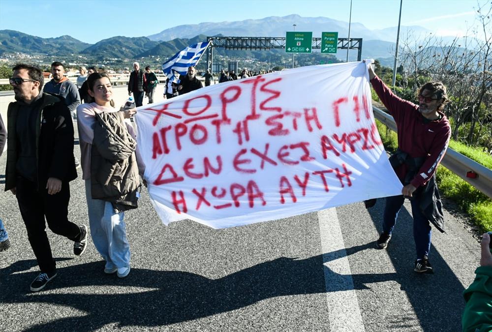 Αγροτικός ξεσηκωμός σε όλη τη χώρα - Επεκτείνονται τα μπλόκα, μεγαλώνει η ένταση