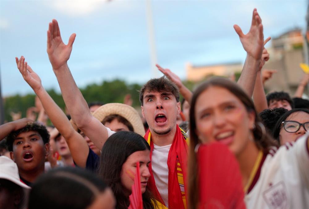 Ξέφρενοι πανηγυρισμοί στην Μαδρίτη για το Μουντιάλ/AP (gallery)