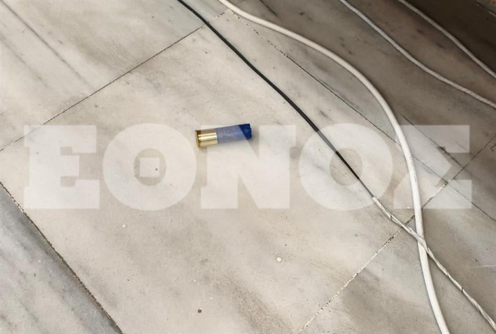 Θρίλερ στο κέντρο της Αθήνας: Δύο επιθέσεις με καραμπίνα σε ΕΦΚΑ Κεραμεικού και Εφετείο