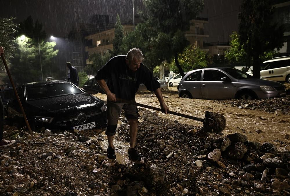 Εικόνες αποκάλυψης μετά το πέρασμα της κακοκαιρίας στην Αττική