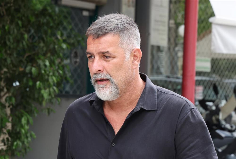 Βαθιά θλίψη στο τελευταίο αντίο στον Γιώργο Μαζωνάκη