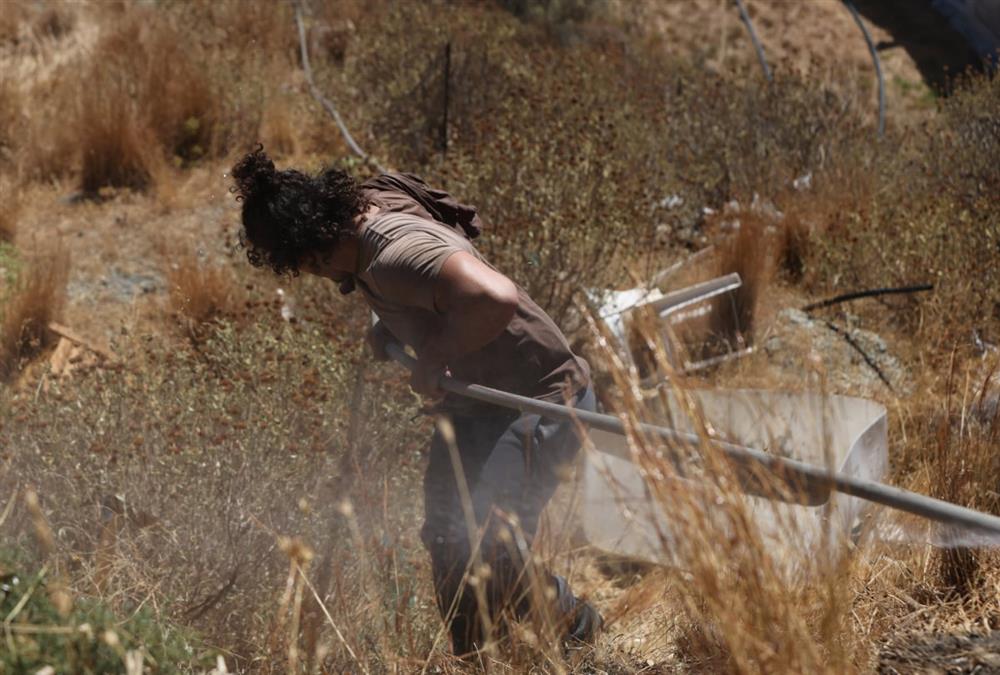 Δύσκολες ώρες στο Ρέθυμνο από τη μεγάλη φωτιά: Τραυματίστηκε ηλικιωμένος, αδύνατες οι ρίψεις νερού