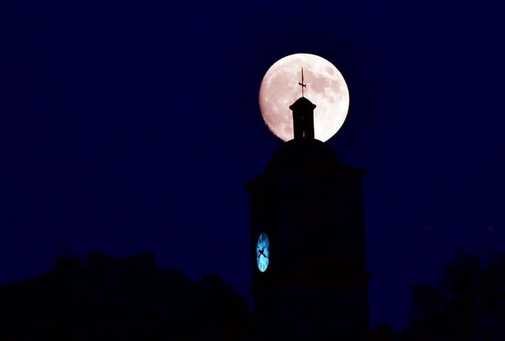 Πανσέληνος Αυγούστου 2026: Μαγευτικές εικόνες από το «Φεγγάρι του Οξύρρυγχου»