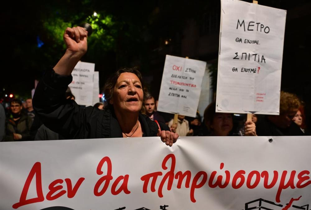 «Δεν θα πληρώσουμε το μετρό με τις ζωές μας»: Μεγάλη συγκέντρωση στην Κυψέλη για τις ρωγμές στα σπίτια