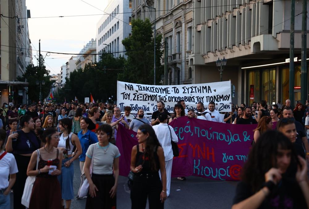 «Η Zackie θα μας λείψει»: Πορεία στο κέντρο της Αθήνας 8 χρόνια μετά τη δολοφονία του Ζακ Κωστόπουλου (ΙΝΤΙΜΕ)