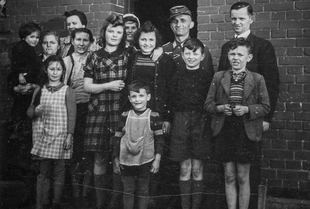 Οι συγκλονιστικές φωτογραφίες - ντοκουμέντα από την εκτέλεση των «200» στην Καισαριανή