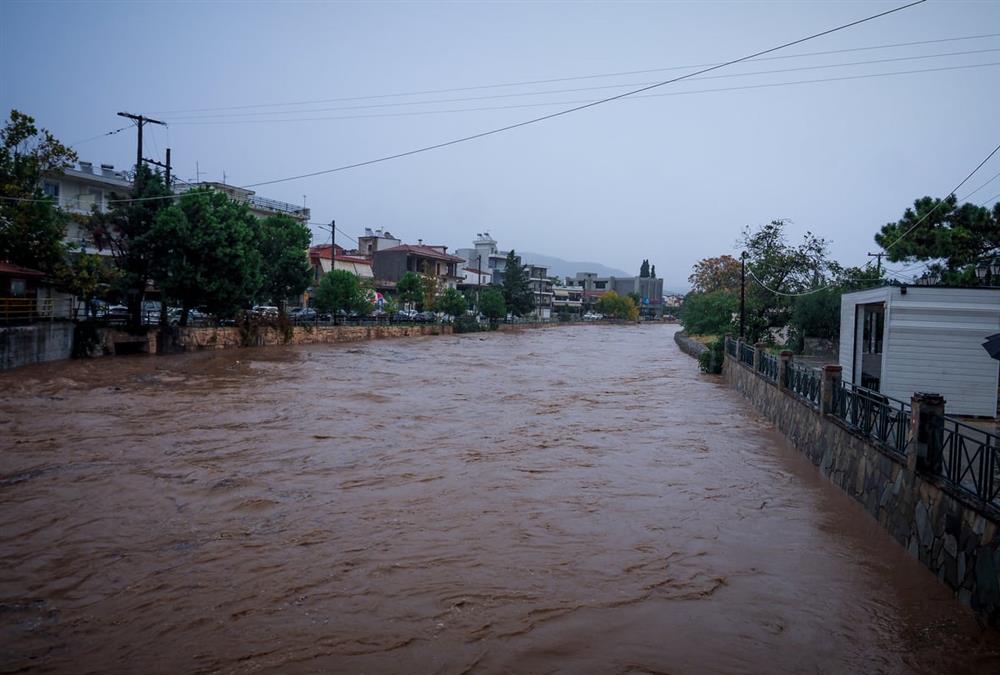 Προβλήματα σε Εύβοια, Ρόδο και Σκιάθο