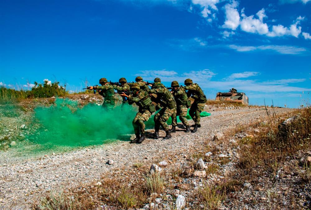 Ελικόπτερα, ταχύπλοα και μη επανδρωμένα αεροσκάφη: Καρέ καρέ η θερινή εκπαίδευση για τους σπουδαστές της ΣΜΥ