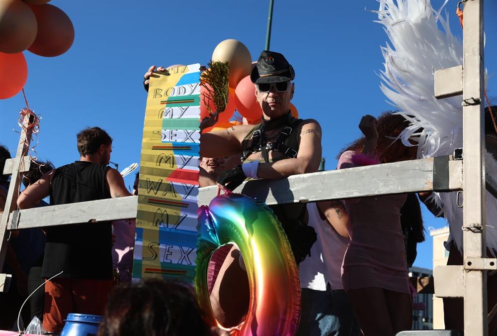 Athens Pride 2026: Ένα απέραντο ουράνιο τόξο το κέντρο της Αθήνας - Πλήθος κόσμου στη μεγάλη γιορτή υπερηφάνειας