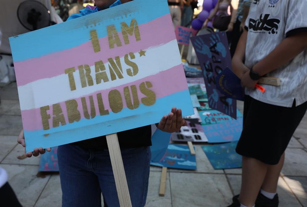 Athens Pride 2026: Ένα απέραντο ουράνιο τόξο το κέντρο της Αθήνας - Πλήθος κόσμου στη μεγάλη γιορτή υπερηφάνειας