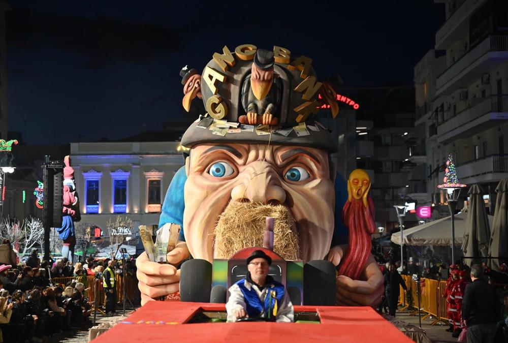 ΟΠΕΚΕΜΠΕΕ, λειψυδρία και ο «τζάμπας που πέθανε»: Εικόνες από φετινό Πατρινό Καρναβάλι