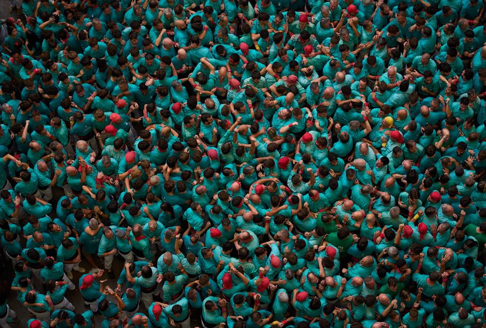 «Castells»: Οι ανθρώπινοι πύργοι της Καταλονίας και η δύναμη της συλλογικότητας