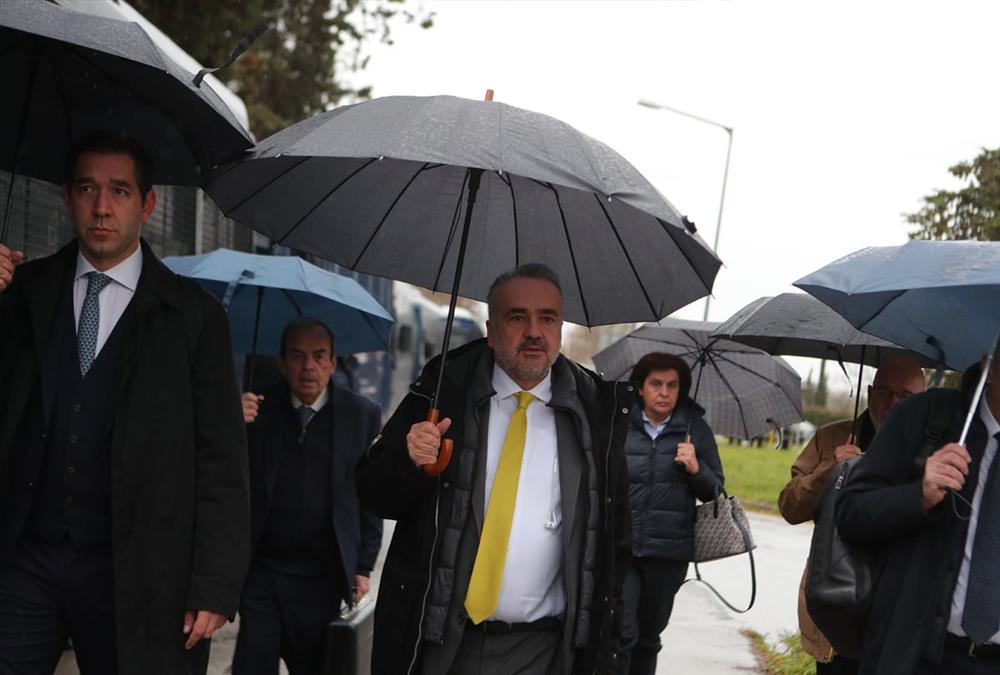 Οργή, ένταση και βαριές καταγγελίες συγγενών στη δεύτερη συνεδρίαση της δίκης των Τεμπών