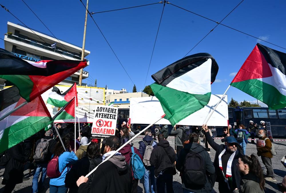 Επίθεση στο Ιράν: Πορεία διαμαρτυρίας στο κέντρο της Αθήνας για την ανάφλεξη στη Μέση Ανατολή