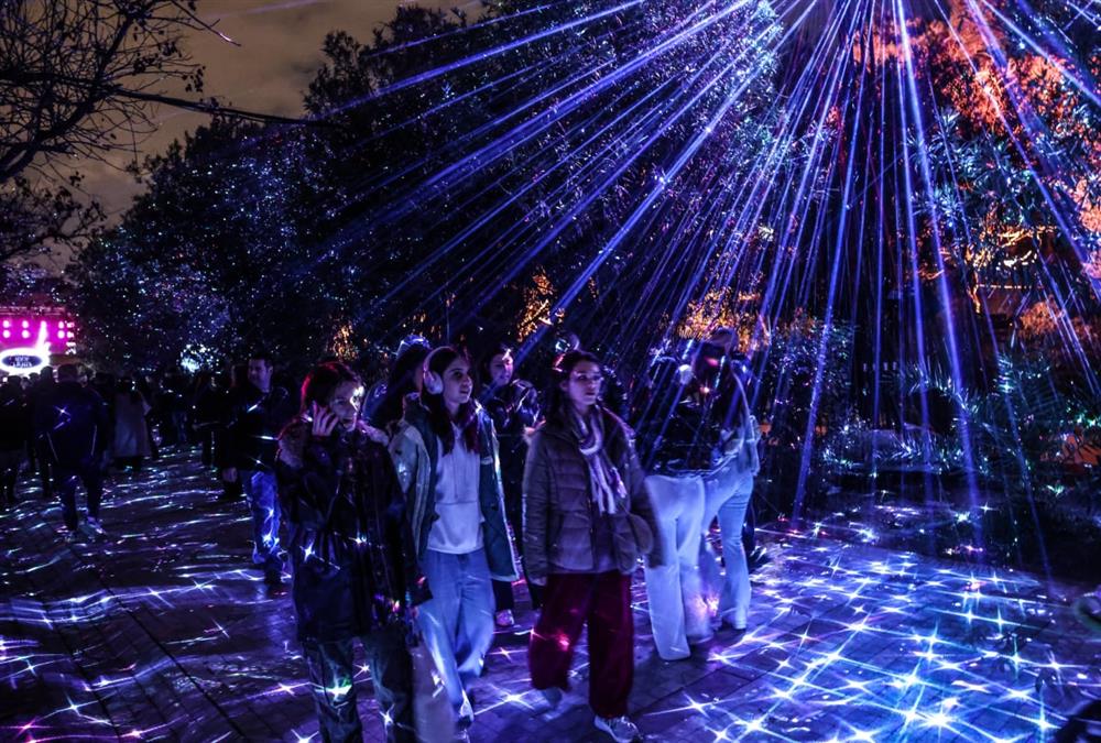 Στους ρυθμούς των Χριστουγέννων η Αθήνα - Οι δωρεάν εκδηλώσεις για μικρούς και μεγάλους