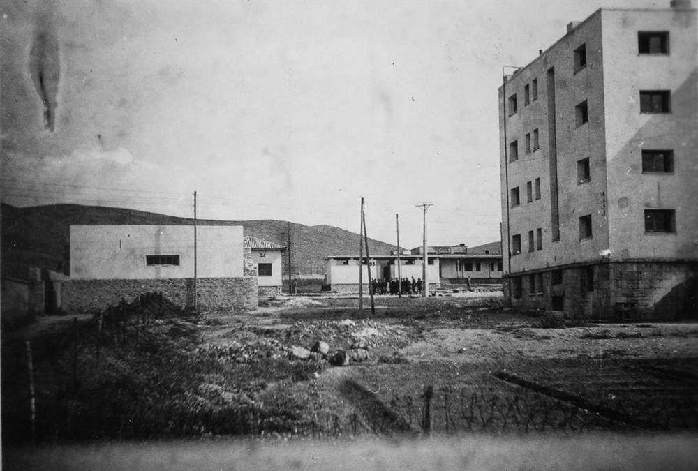 Οι συγκλονιστικές φωτογραφίες - ντοκουμέντα από την εκτέλεση των «200» στην Καισαριανή