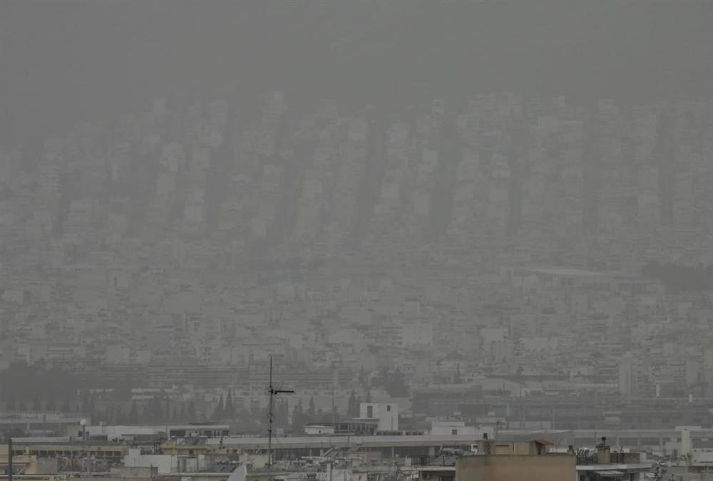 Αφρικανική σκόνη «σκεπάζει» τον ουρανό της Αθήνας