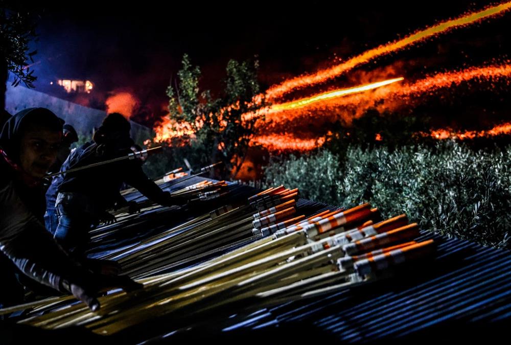 Πάσχα 2026 - Εντυπωσίασε για ακόμη μια χρονιά ο ρουκετοπόλεμος στον Βροντάδο Χίου