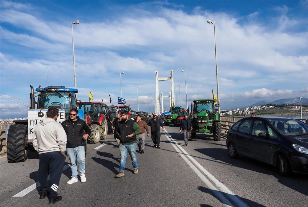 Αγροτικός ξεσηκωμός σε όλη τη χώρα - Επεκτείνονται τα μπλόκα, μεγαλώνει η ένταση