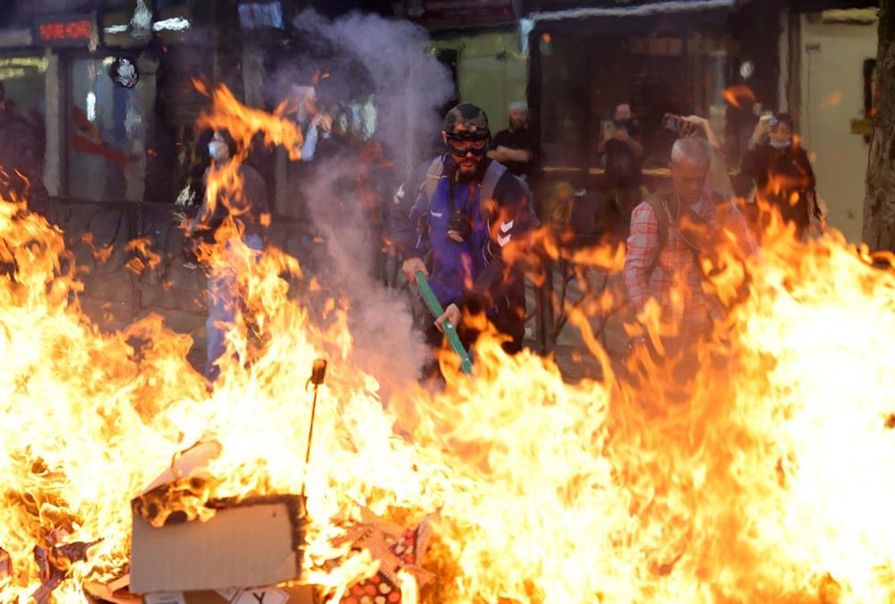 Γιατί «φλέγονται» ξανά τα Τίρανα: Οι ογκώδεις διαδηλώσεις, τα επεισόδια και το «όχι» Ράμα σε παραίτηση (AP)