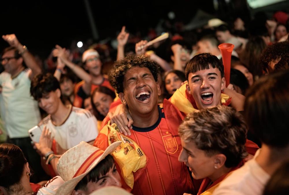 Ξέφρενοι πανηγυρισμοί στην Μαδρίτη για το Μουντιάλ/AP (gallery)