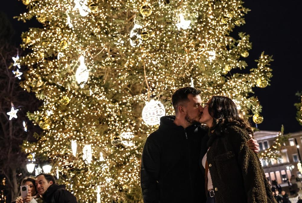 Στους ρυθμούς των Χριστουγέννων η Αθήνα - Οι δωρεάν εκδηλώσεις για μικρούς και μεγάλους