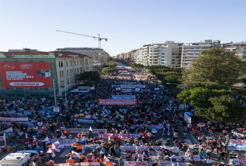 Μεγάλες πορείες στο κέντρο της Θεσσαλονίκης - Τουλάχιστον 13 προσαγωγές και 6 συλλήψεις (EUROKINISSI/INTIME)