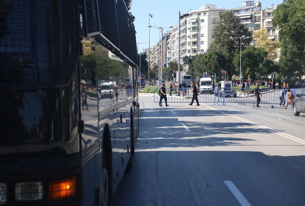 Μεγάλες πορείες στο κέντρο της Θεσσαλονίκης - Τουλάχιστον 13 προσαγωγές και 6 συλλήψεις (EUROKINISSI/INTIME)