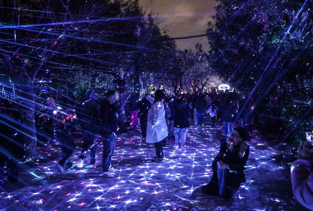 Στους ρυθμούς των Χριστουγέννων η Αθήνα - Οι δωρεάν εκδηλώσεις για μικρούς και μεγάλους