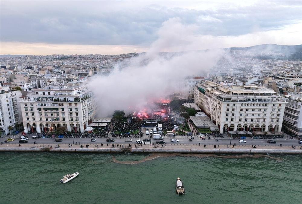 Η «λαοθάλασσα» στη μεγάλη γιορτή του ΠΑΟΚ για τα 100 χρόνια και το εντυπωσιακό drone show