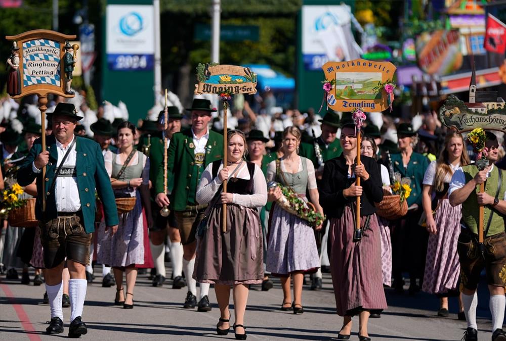 Το Oktoberfest άνοιξε στο Μόναχο! Δείτε τις καλύτερες φωτογραφίες