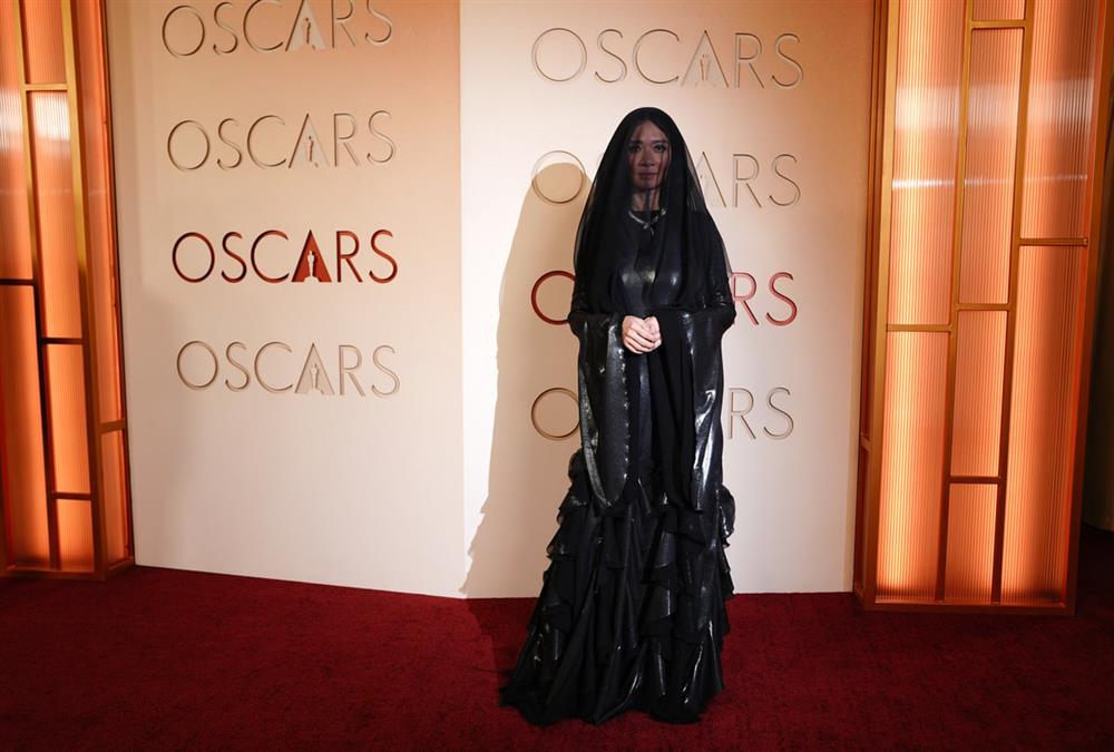 Όσκαρ 2026: Λάμψη, φτερά και couture δημιουργίες στο εντυπωσιακό κόκκινο χαλί