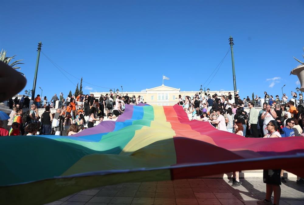 Athens Pride 2026: Ένα απέραντο ουράνιο τόξο το κέντρο της Αθήνας - Πλήθος κόσμου στη μεγάλη γιορτή υπερηφάνειας