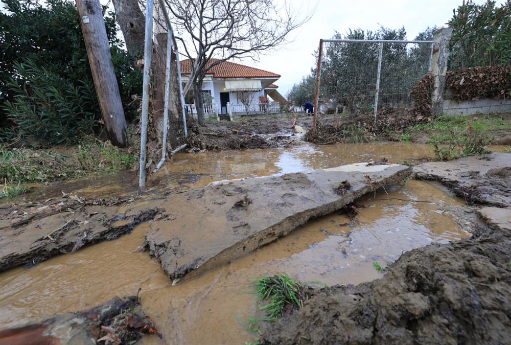 Εικόνες καταστροφής στον Αγιόκαμπο Λάρισας από την κακοκαιρία - Θάλασσα και στεριά έγιναν ένα