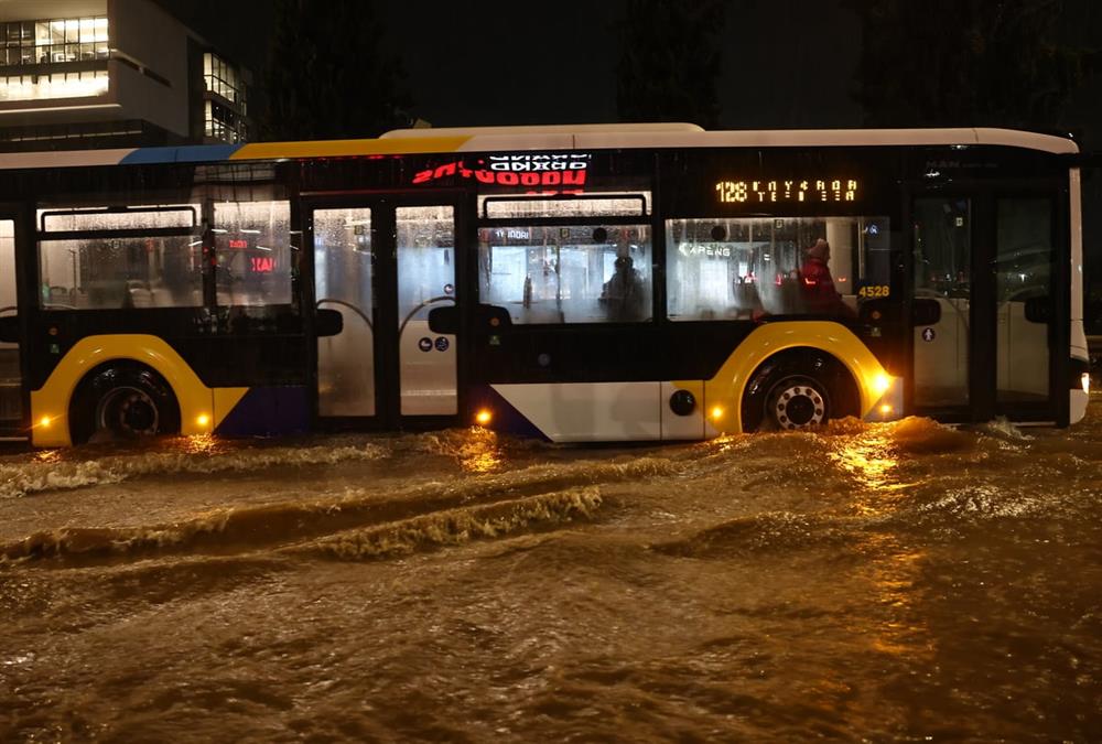 Εικόνες αποκάλυψης μετά το πέρασμα της κακοκαιρίας στην Αττική