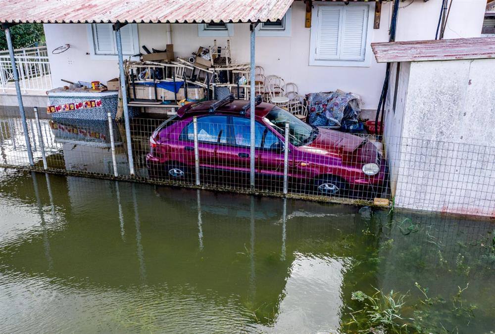 Εικόνες-καταστροφής στο Βαρθολομιό: Πλημμύρες «βούλιαξαν» όλο το χωριό