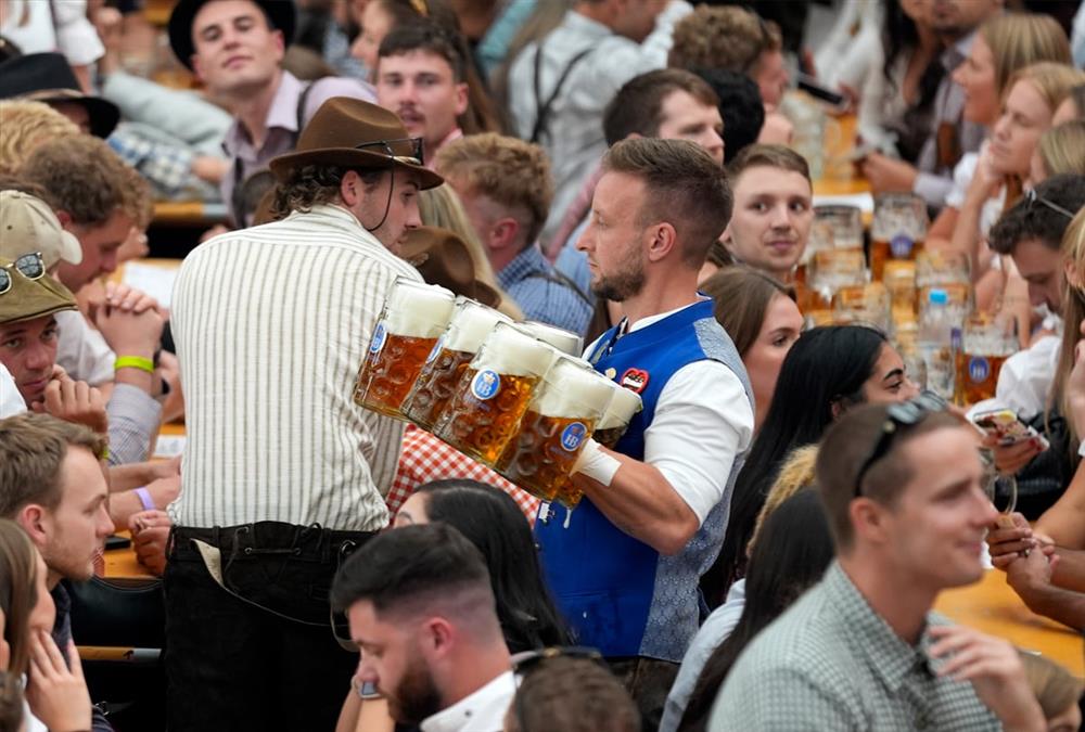 Το Oktoberfest άνοιξε στο Μόναχο! Δείτε τις καλύτερες φωτογραφίες