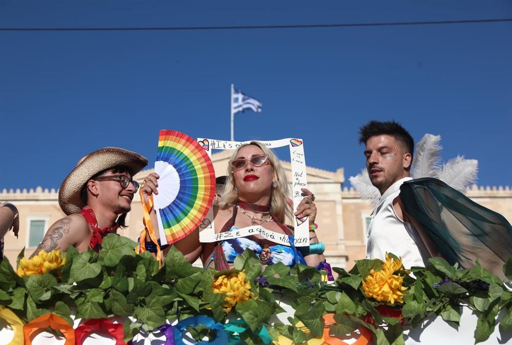 Athens Pride 2026: Ένα απέραντο ουράνιο τόξο το κέντρο της Αθήνας - Πλήθος κόσμου στη μεγάλη γιορτή υπερηφάνειας