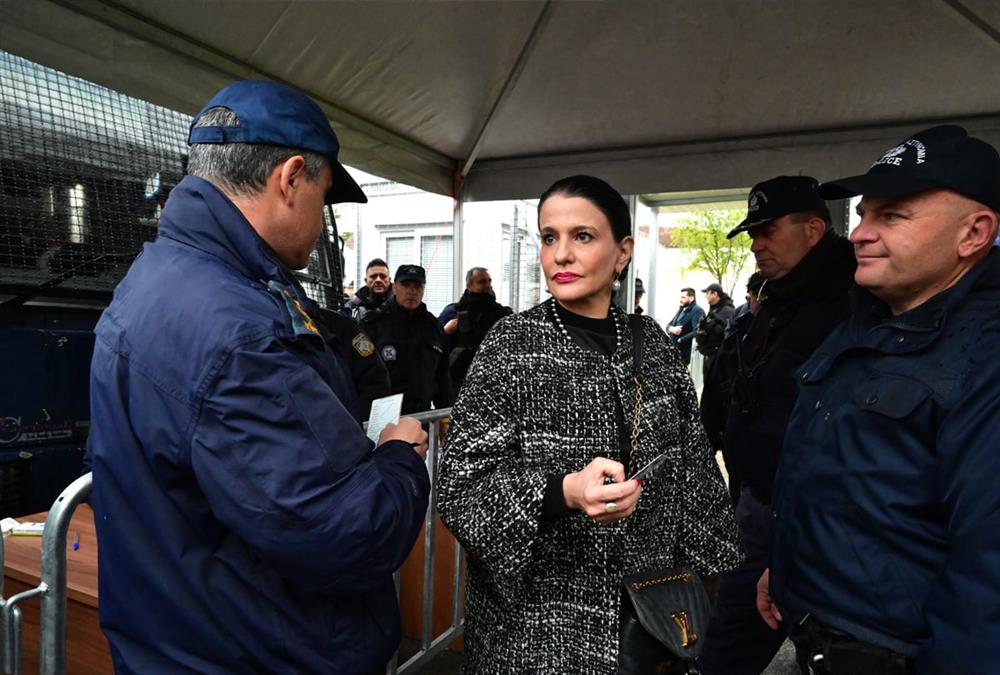 Οργή, ένταση και βαριές καταγγελίες συγγενών στη δεύτερη συνεδρίαση της δίκης των Τεμπών