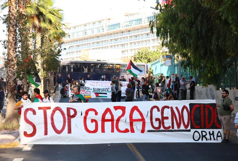«Είναι ανεπιθύμητοι»: Συγκέντρωση διαμαρτυρίας στον Πειραιά κατά της άφιξης του «Crown Iris