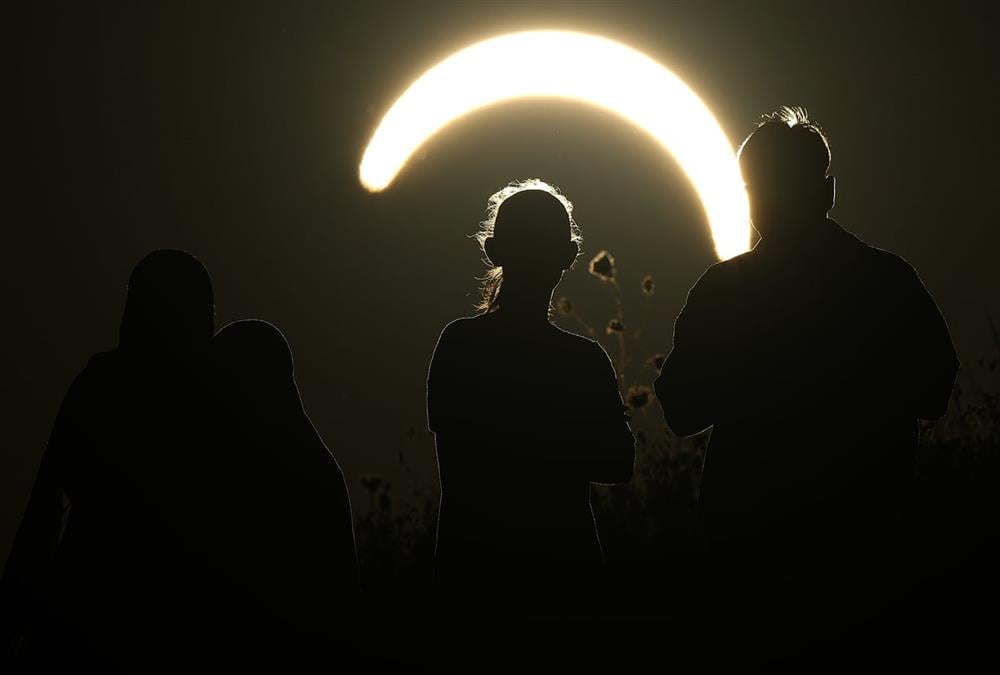 Δεός και θαυμασμός για την ολική έκλειψη ηλίου/ AP (gallery)