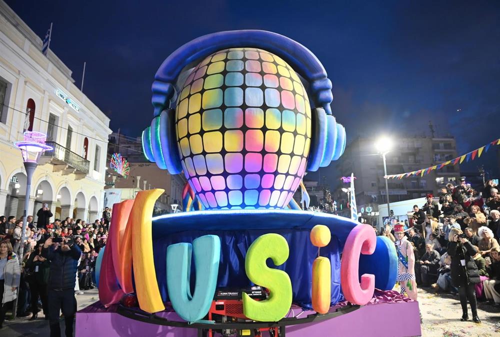 ΟΠΕΚΕΜΠΕΕ, λειψυδρία και ο «τζάμπας που πέθανε»: Εικόνες από φετινό Πατρινό Καρναβάλι