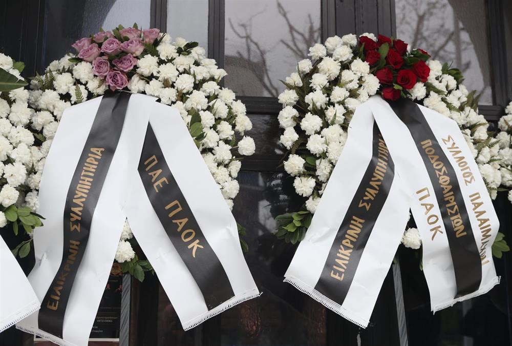 Βουβός πόνος στο τελευταίο «αντίο» στον Στέφανο Μπορμπόκη - Η σημαία του ΠΑΟΚ στο φέρετρό του