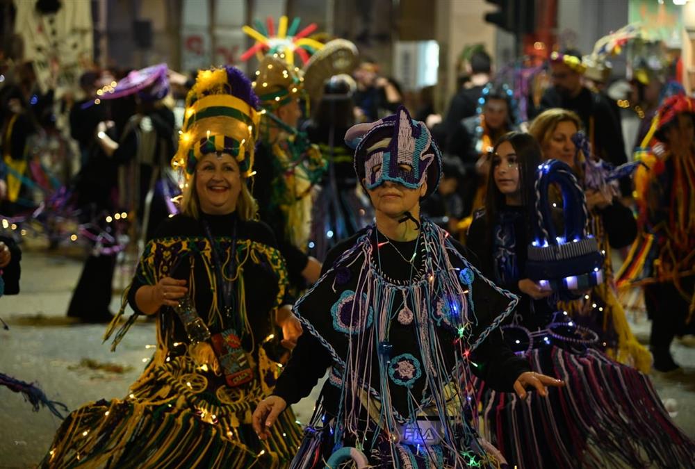 ΟΠΕΚΕΜΠΕΕ, λειψυδρία και ο «τζάμπας που πέθανε»: Εικόνες από φετινό Πατρινό Καρναβάλι