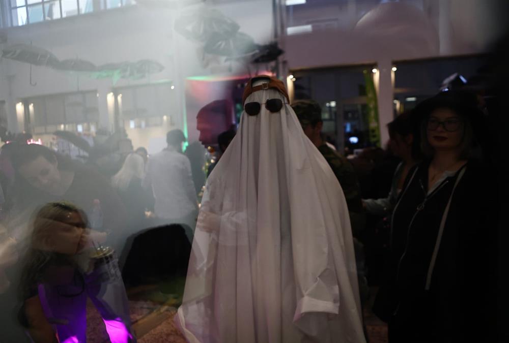 Halloween: Μάγισσες, ζόμπι και ο Φρέντι Κρούγκερ «τρόμαξαν» την Κυψέλη