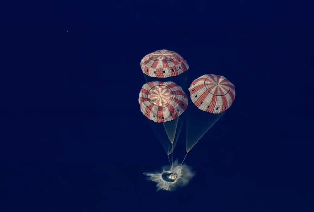 Artemis ΙΙ: Οι αστροναύτες επέστρεψαν στη Γη μετά το ιστορικό ταξίδι στη Σελήνη (gallery)