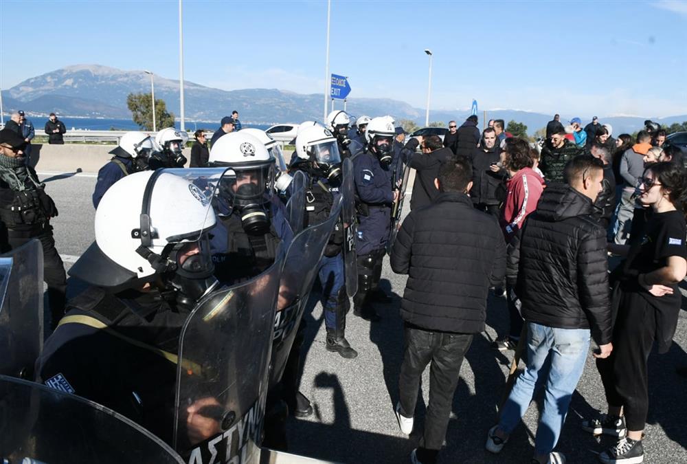 Αγροτικός ξεσηκωμός σε όλη τη χώρα - Επεκτείνονται τα μπλόκα, μεγαλώνει η ένταση