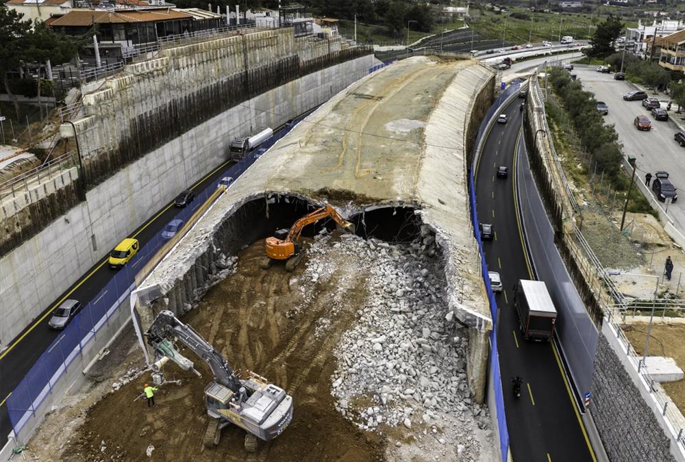 Η στιγμή της κατεδάφισης του τούνελ στον Περιφερειακό για τον Flyover Θεσσαλονίκης