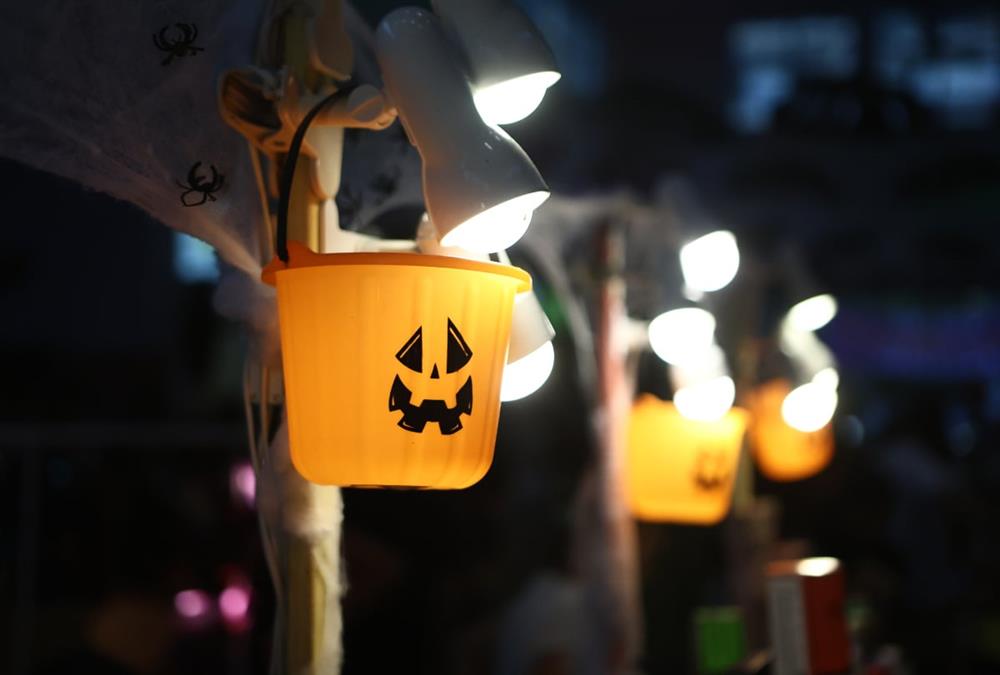 Halloween: Μάγισσες, ζόμπι και ο Φρέντι Κρούγκερ «τρόμαξαν» την Κυψέλη