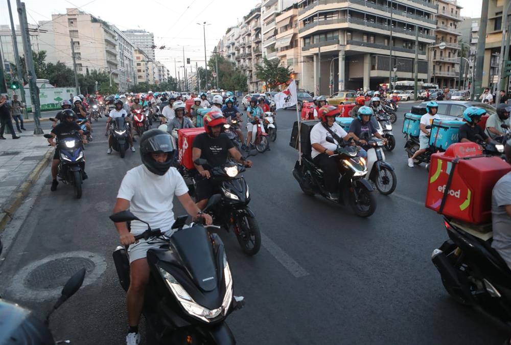 «Κόκκινη κάρτα» από τους διανομείς φαγητού: Στάση εργασίας την ώρα του τελικού του Μουντιάλ